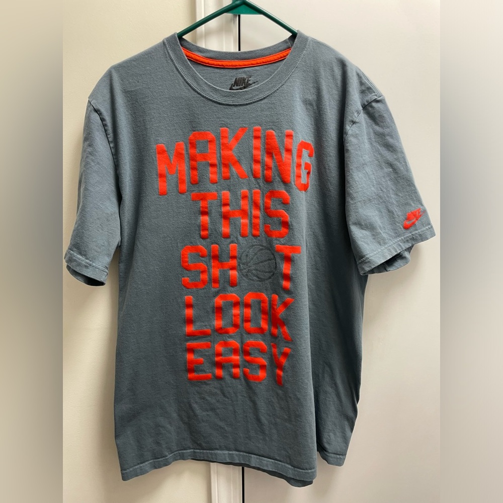 Mens Nike Making This Shot Look Easy Grey Orange T-Shirt XL